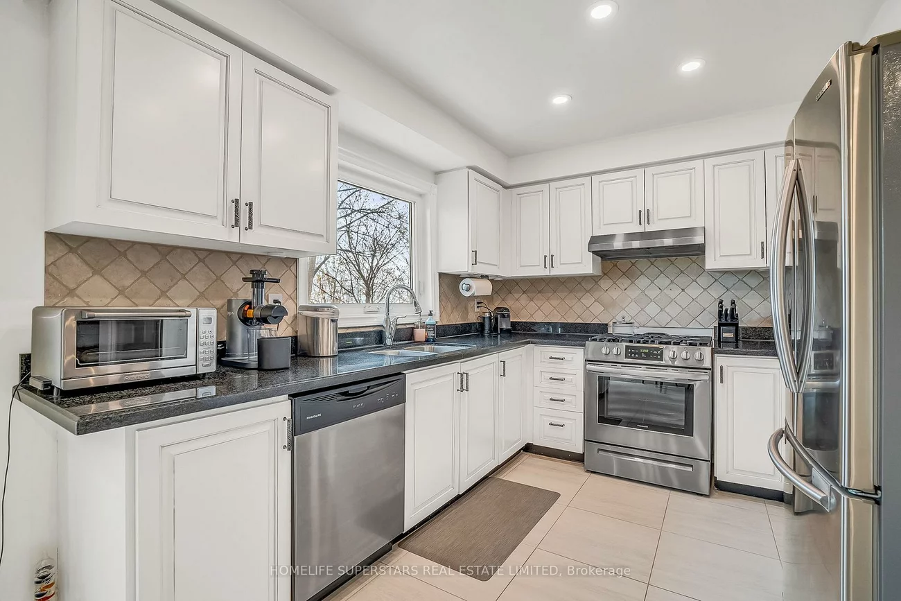 38, Baycroft, Aurora Heights, Aurora
