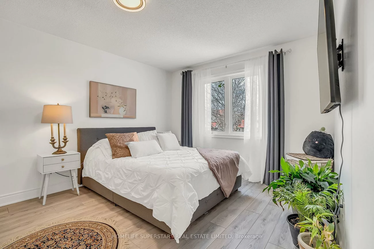 38, Baycroft, Aurora Heights, Aurora