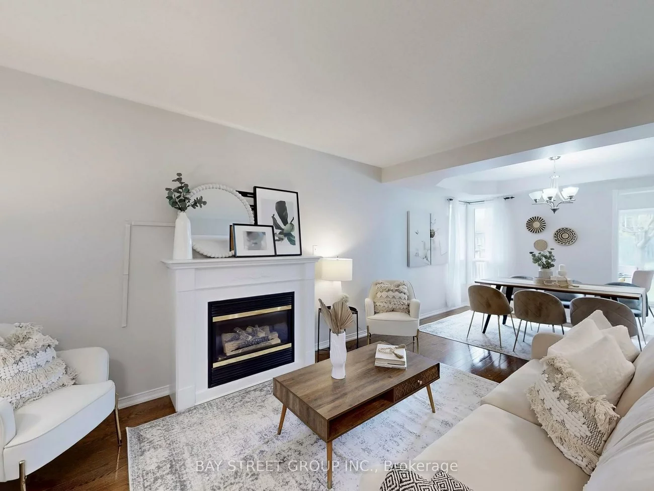 116, Woodroof, Bayview Wellington, Aurora
