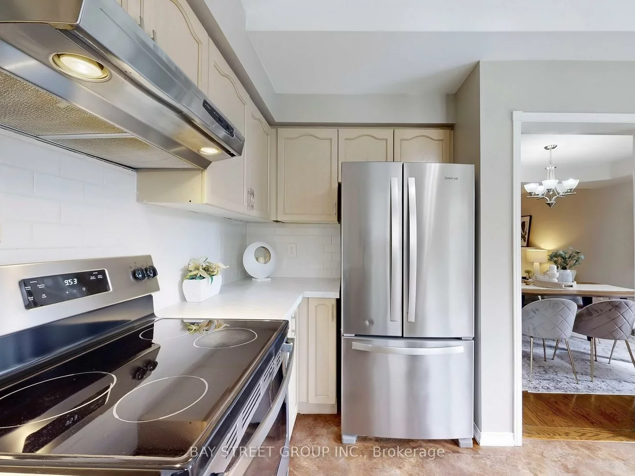 116, Woodroof, Bayview Wellington, Aurora
