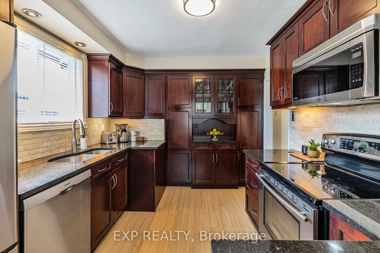 32, Kemano, Aurora Heights, Aurora
