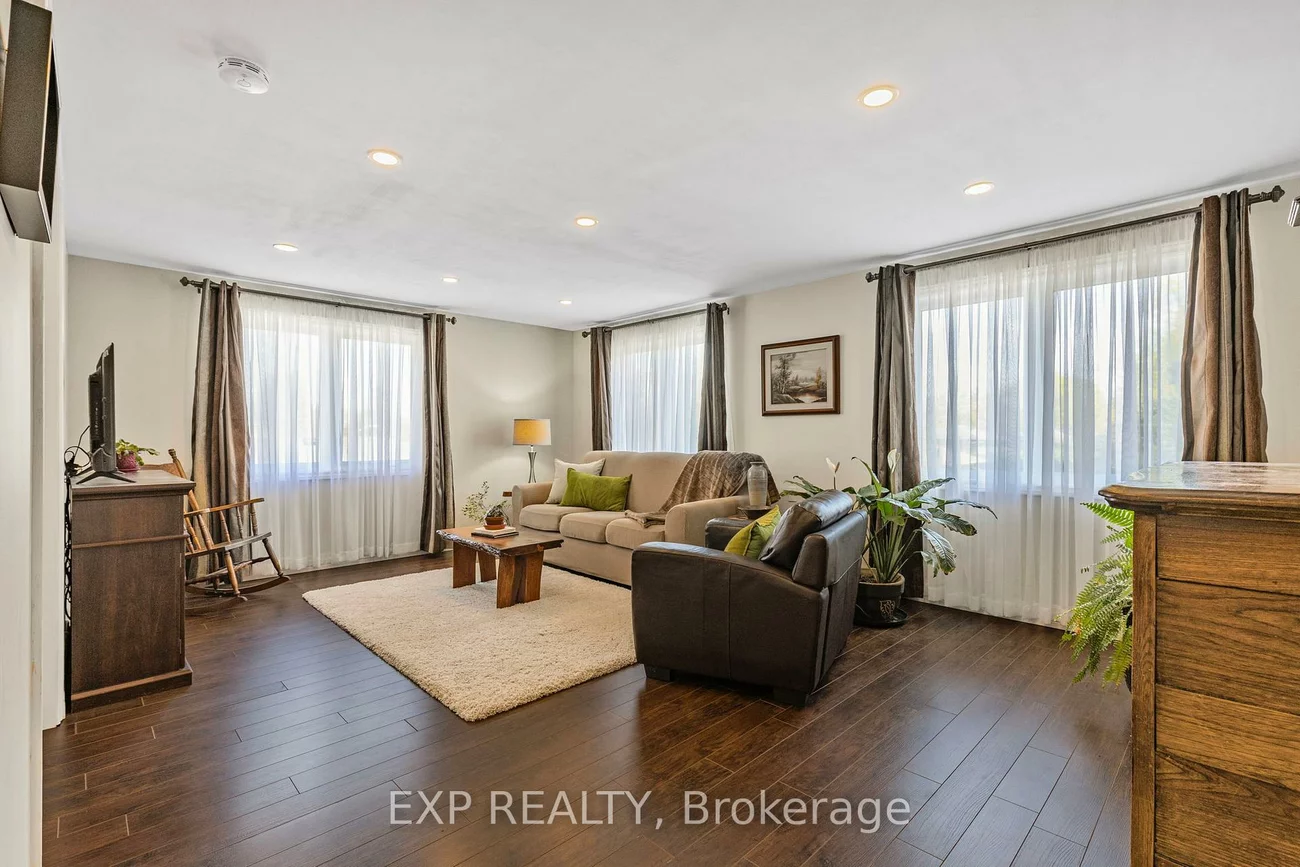 32, Kemano, Aurora Heights, Aurora