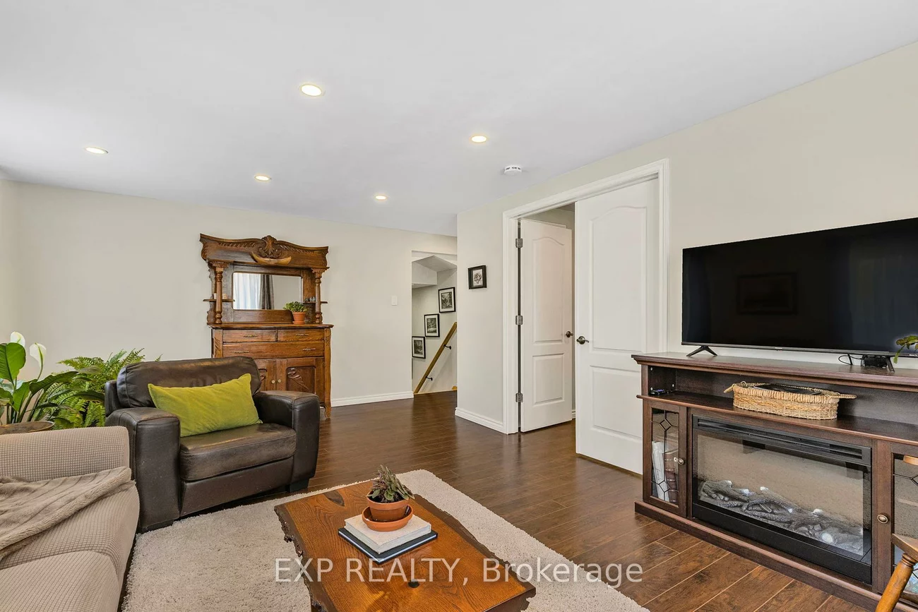32, Kemano, Aurora Heights, Aurora