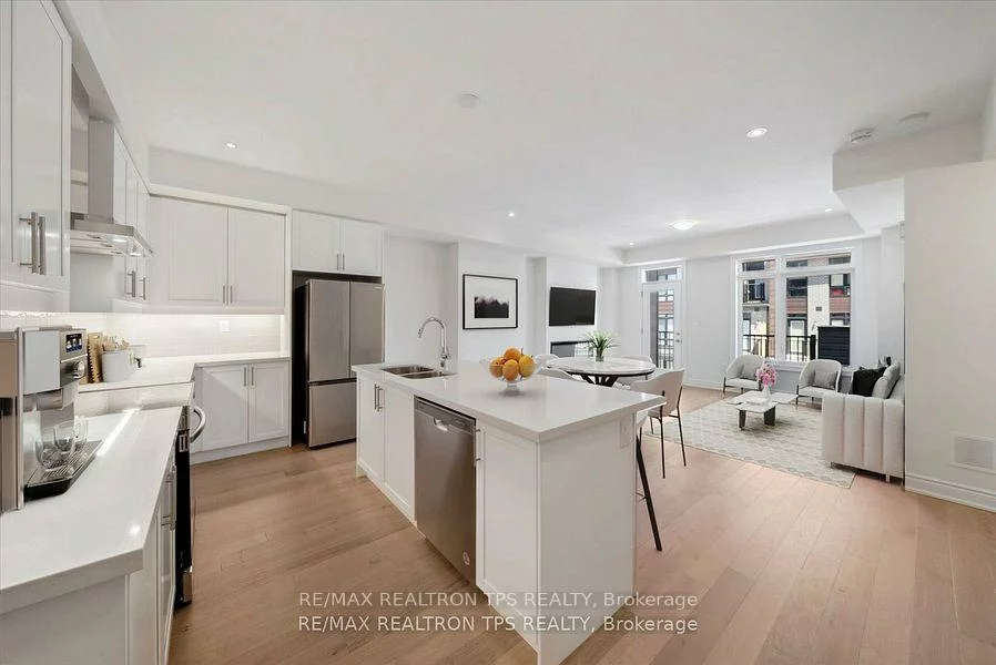 12, Griffith, Bayview Northeast, Aurora
