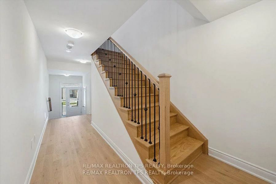 12, Griffith, Bayview Northeast, Aurora