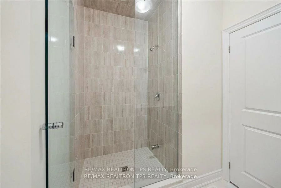 12, Griffith, Bayview Northeast, Aurora