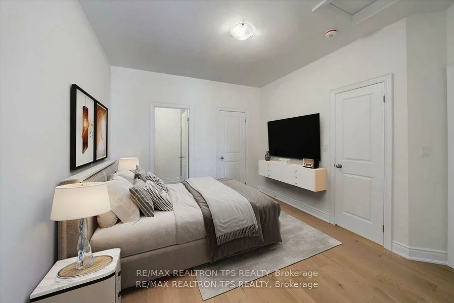 12, Griffith, Bayview Northeast, Aurora