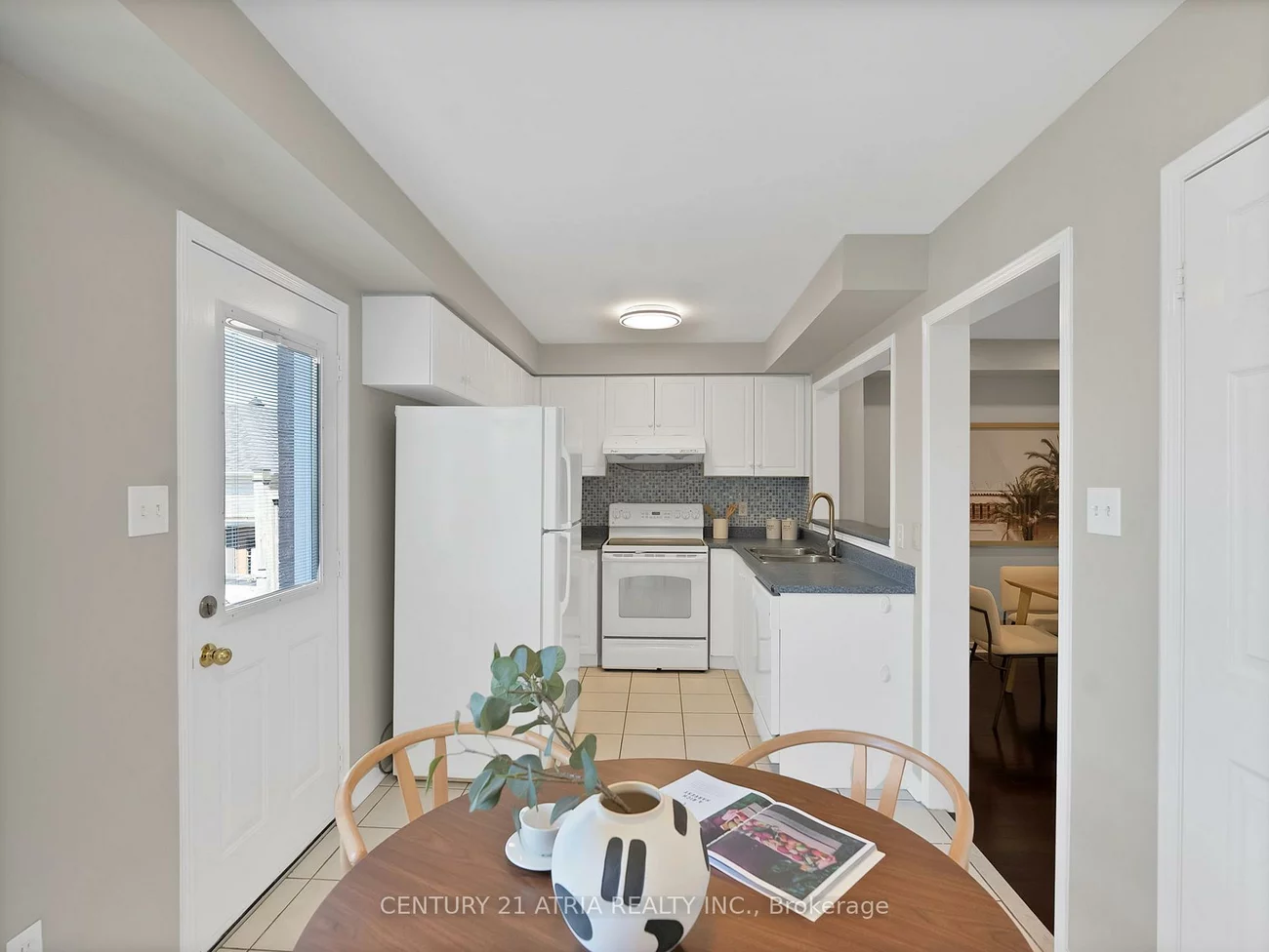 143, Baywell, Bayview Wellington, Aurora