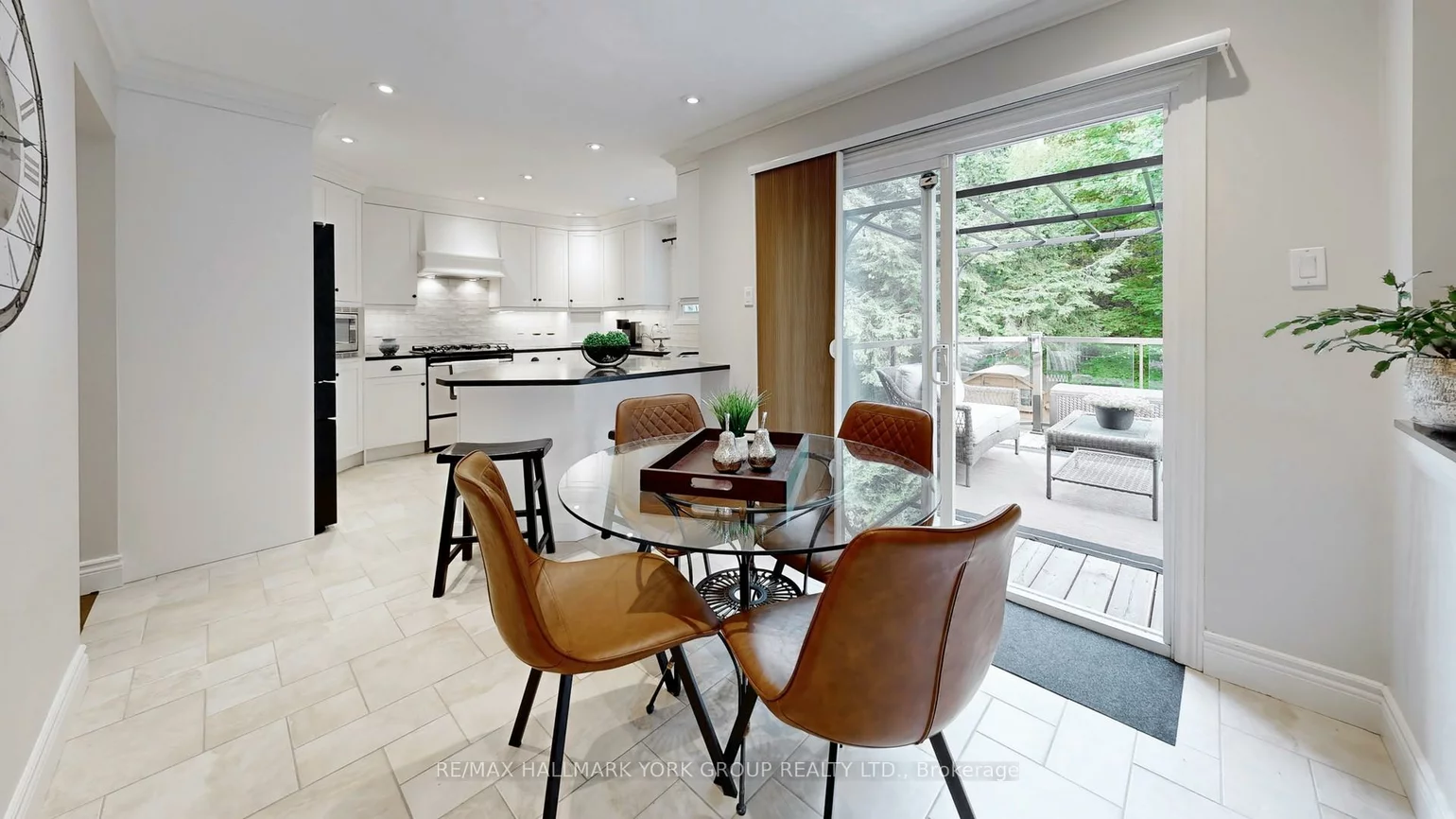 213, Kemano, Aurora Heights, Aurora
