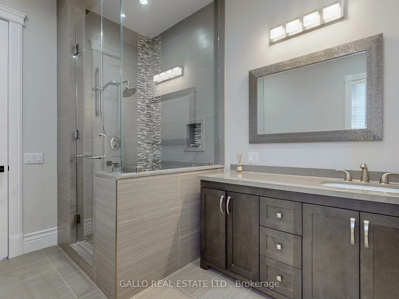 56, Offord, Bayview Southeast, Aurora