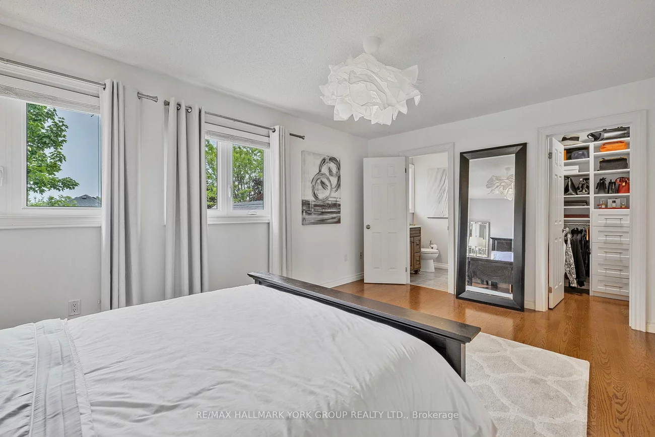 110, Rush, Bayview Wellington, Aurora