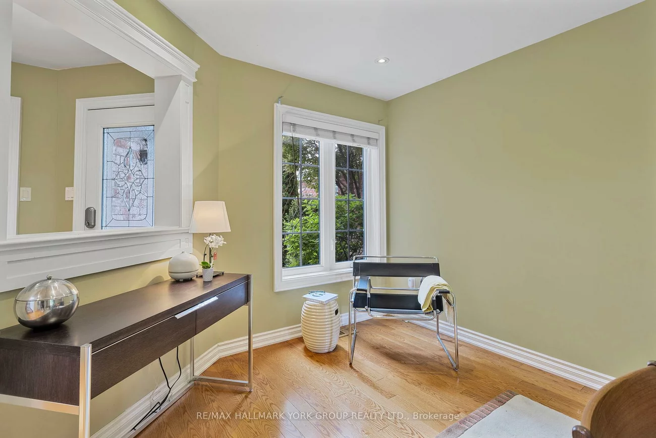 110, Rush, Bayview Wellington, Aurora