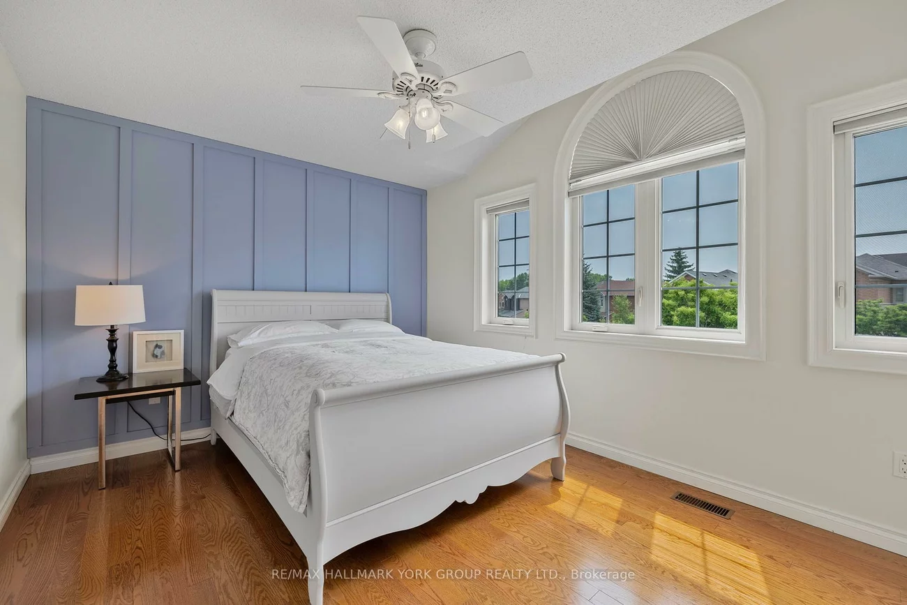 110, Rush, Bayview Wellington, Aurora