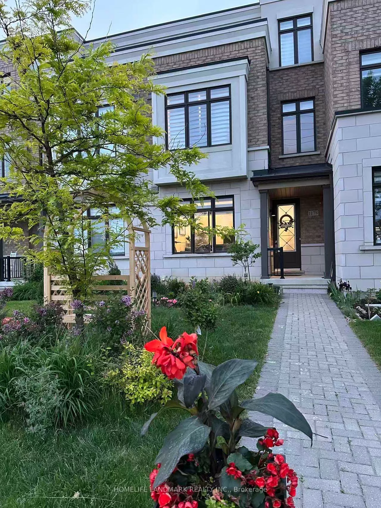 1178, Wellington, Bayview Northeast, Aurora