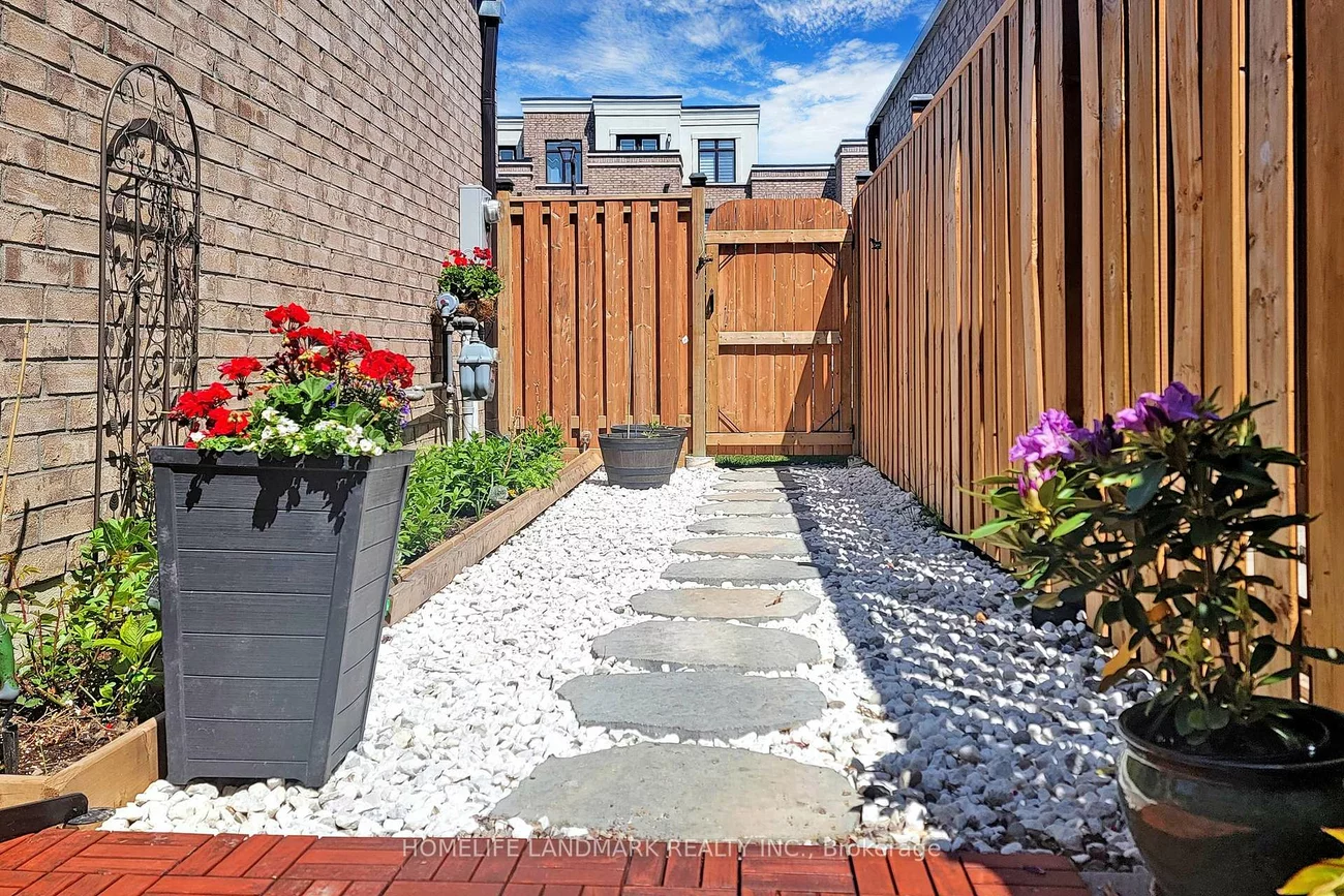 1178, Wellington, Bayview Northeast, Aurora