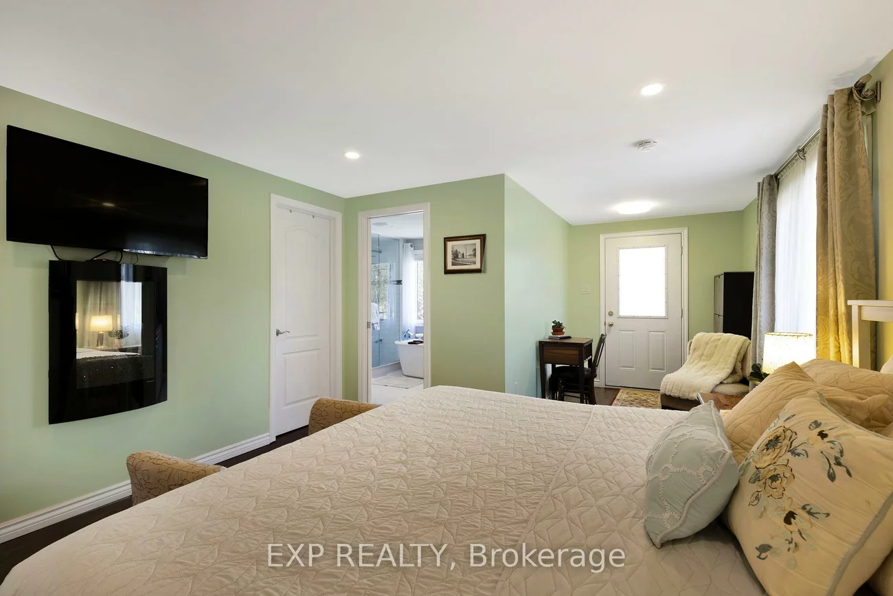 32, Kemano, Aurora Heights, Aurora