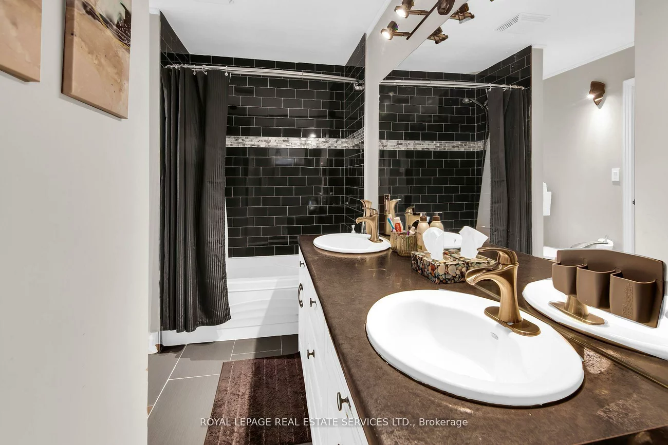 29, Connaught, Aurora Village, Aurora