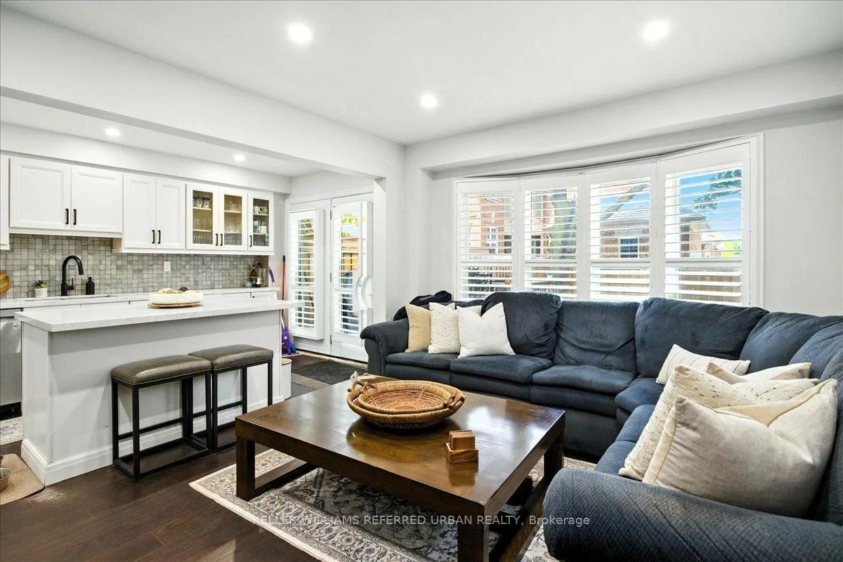 373, Pinnacle, Bayview Wellington, Aurora