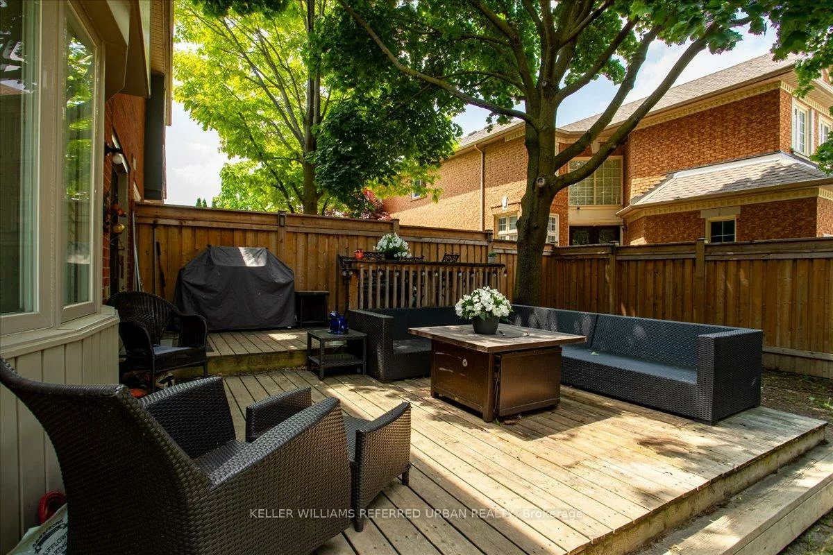 373, Pinnacle, Bayview Wellington, Aurora