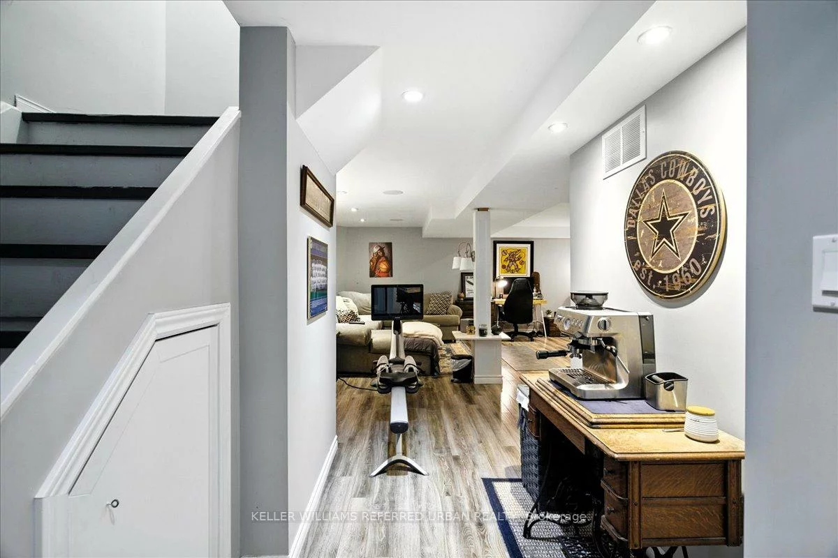 373, Pinnacle, Bayview Wellington, Aurora
