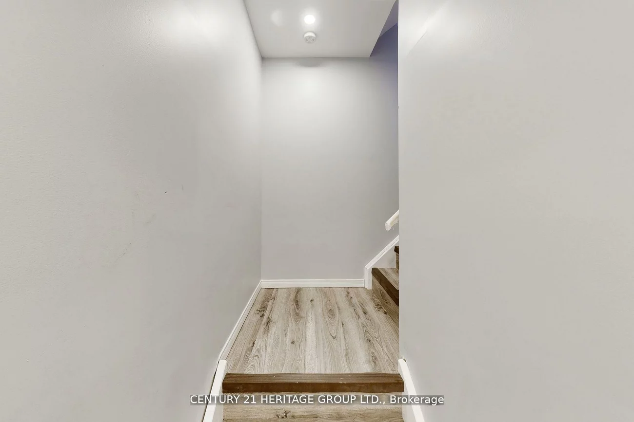 23, Gilbank, Aurora Heights, Aurora
