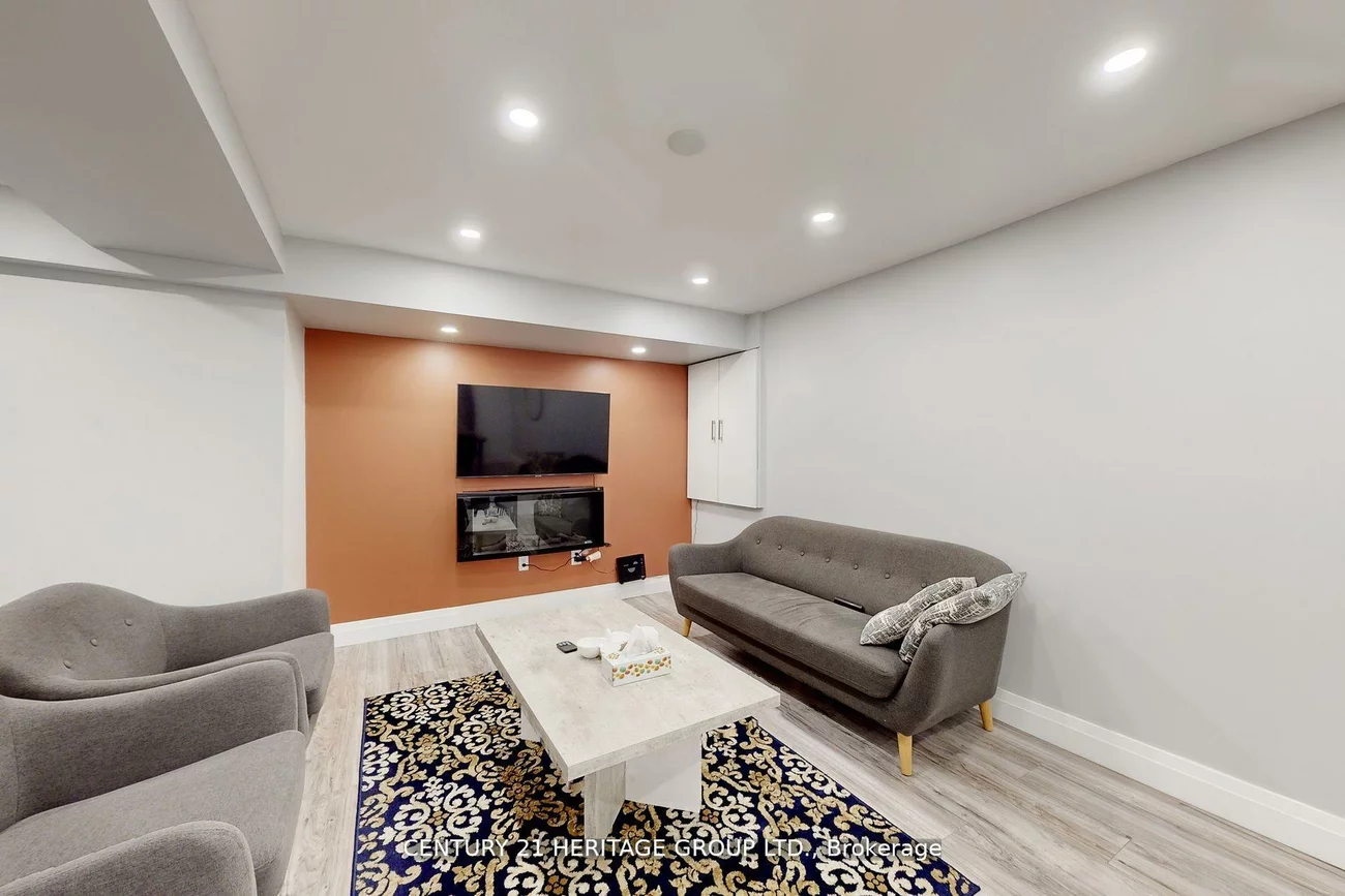 23, Gilbank, Aurora Heights, Aurora