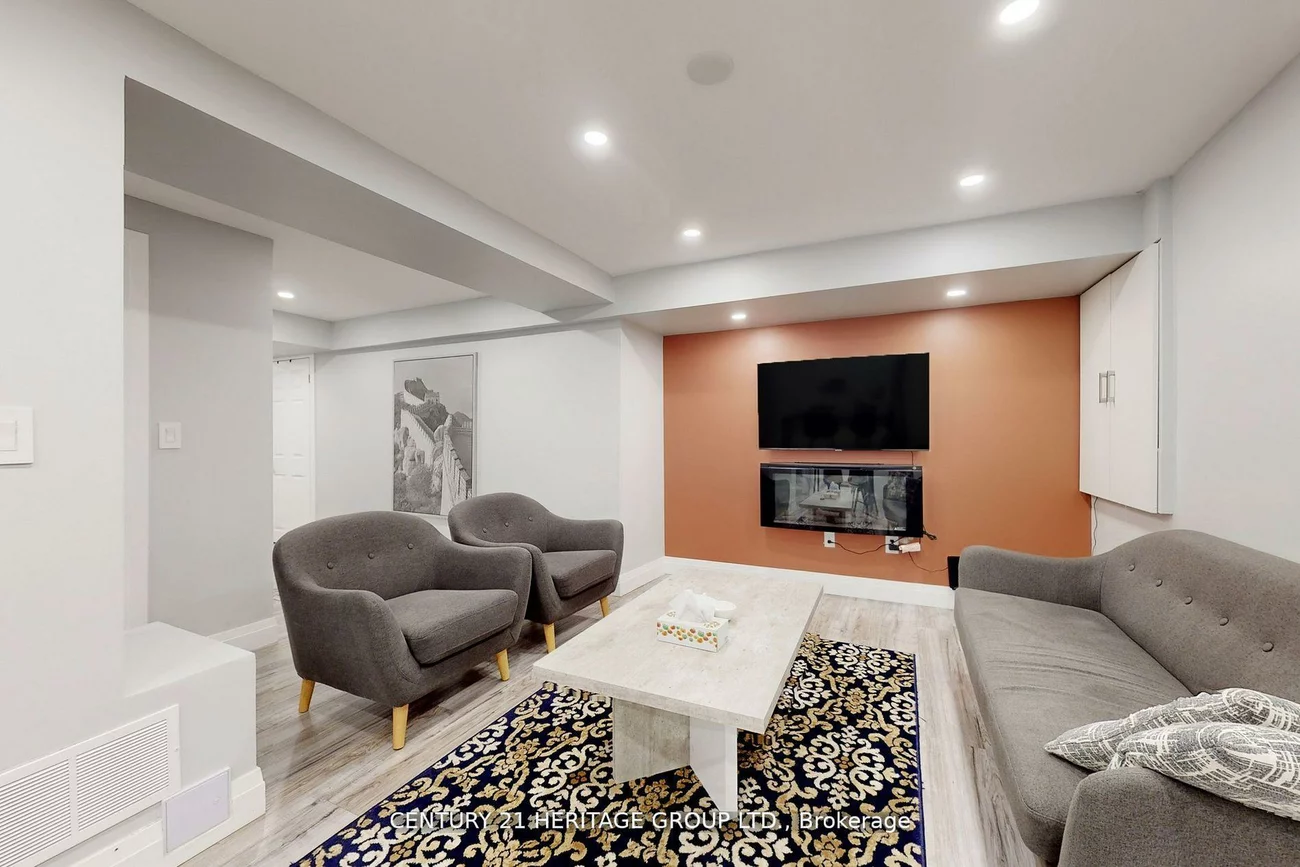 23, Gilbank, Aurora Heights, Aurora