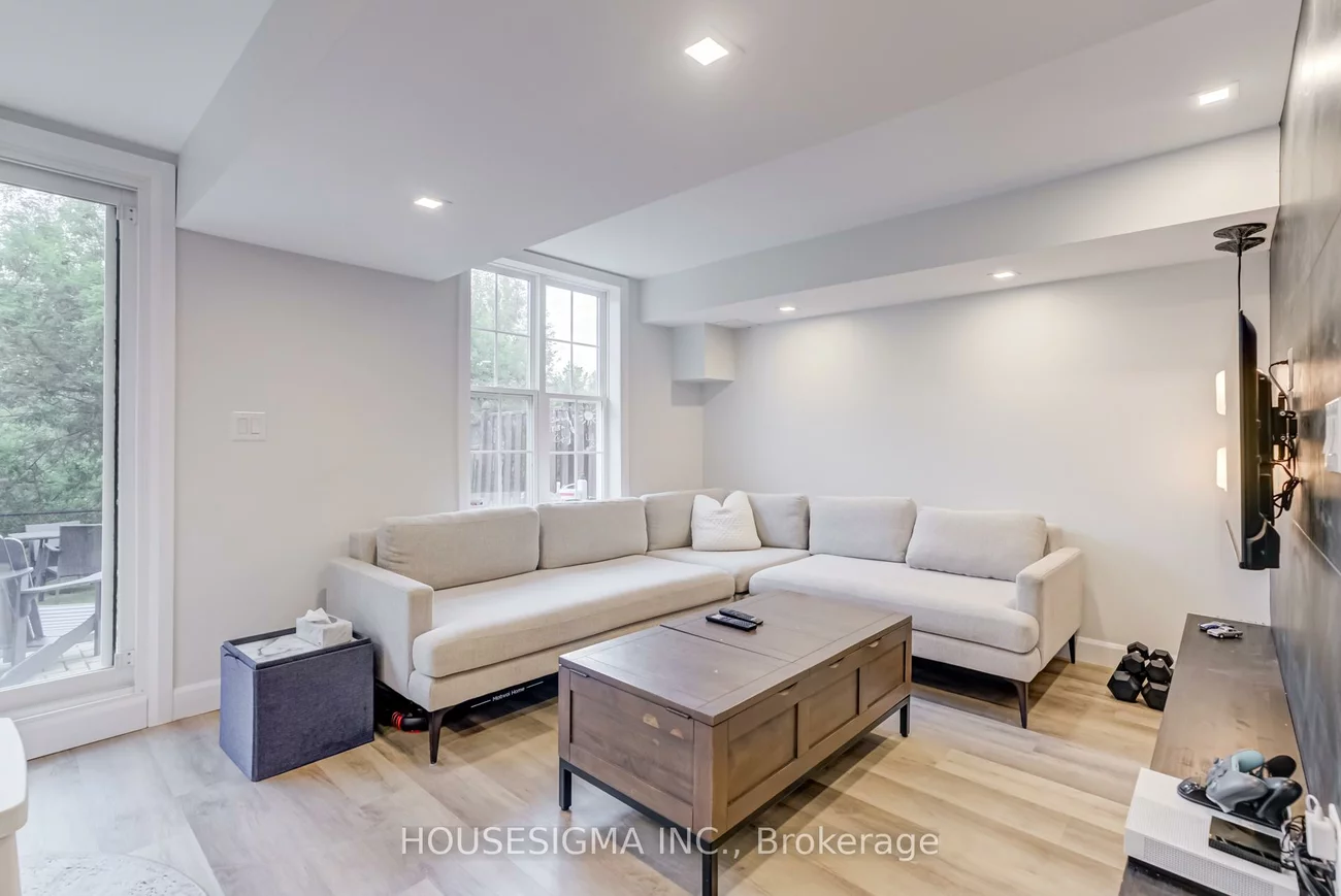 102, Milloy, Aurora Grove, Aurora