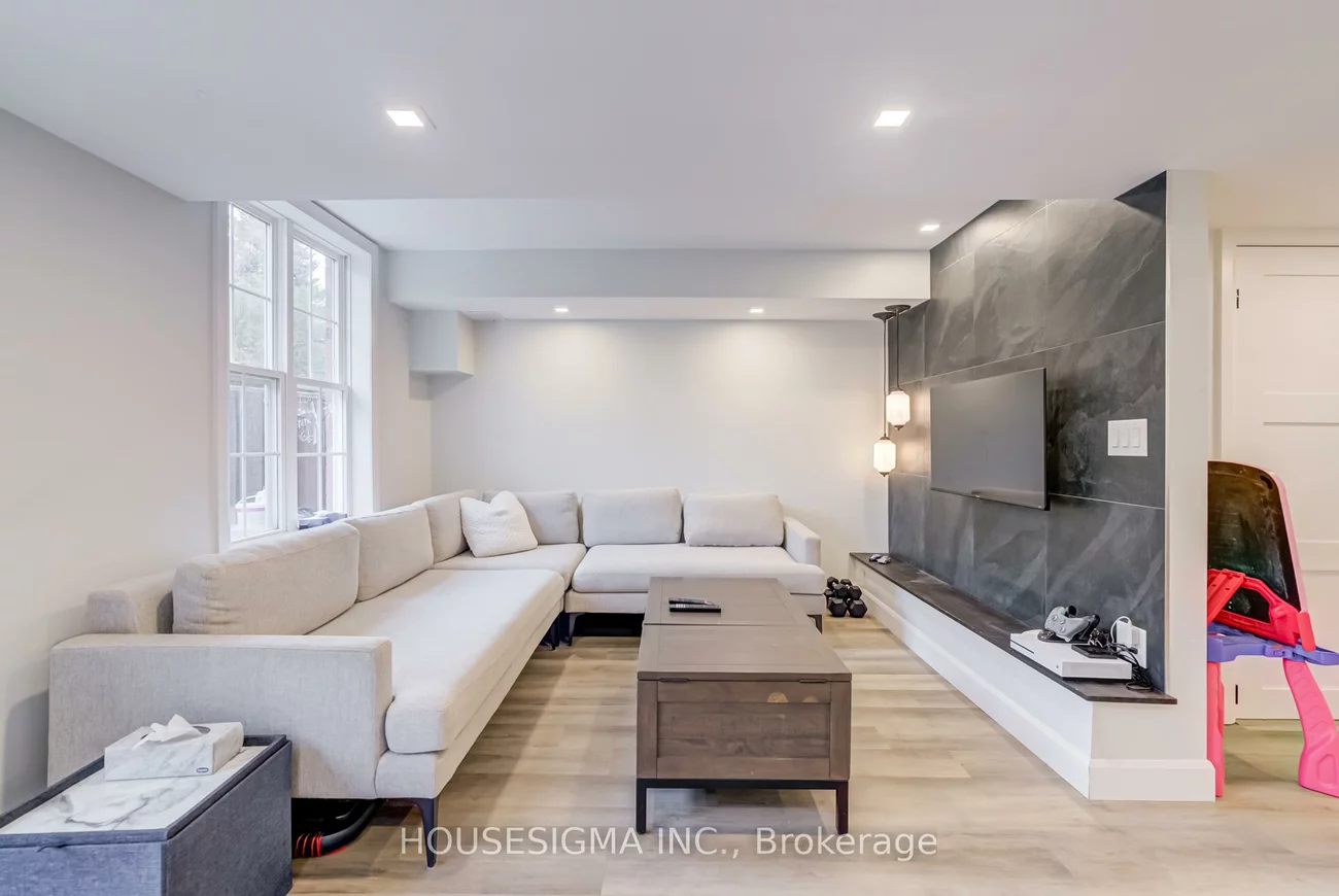 102, Milloy, Aurora Grove, Aurora