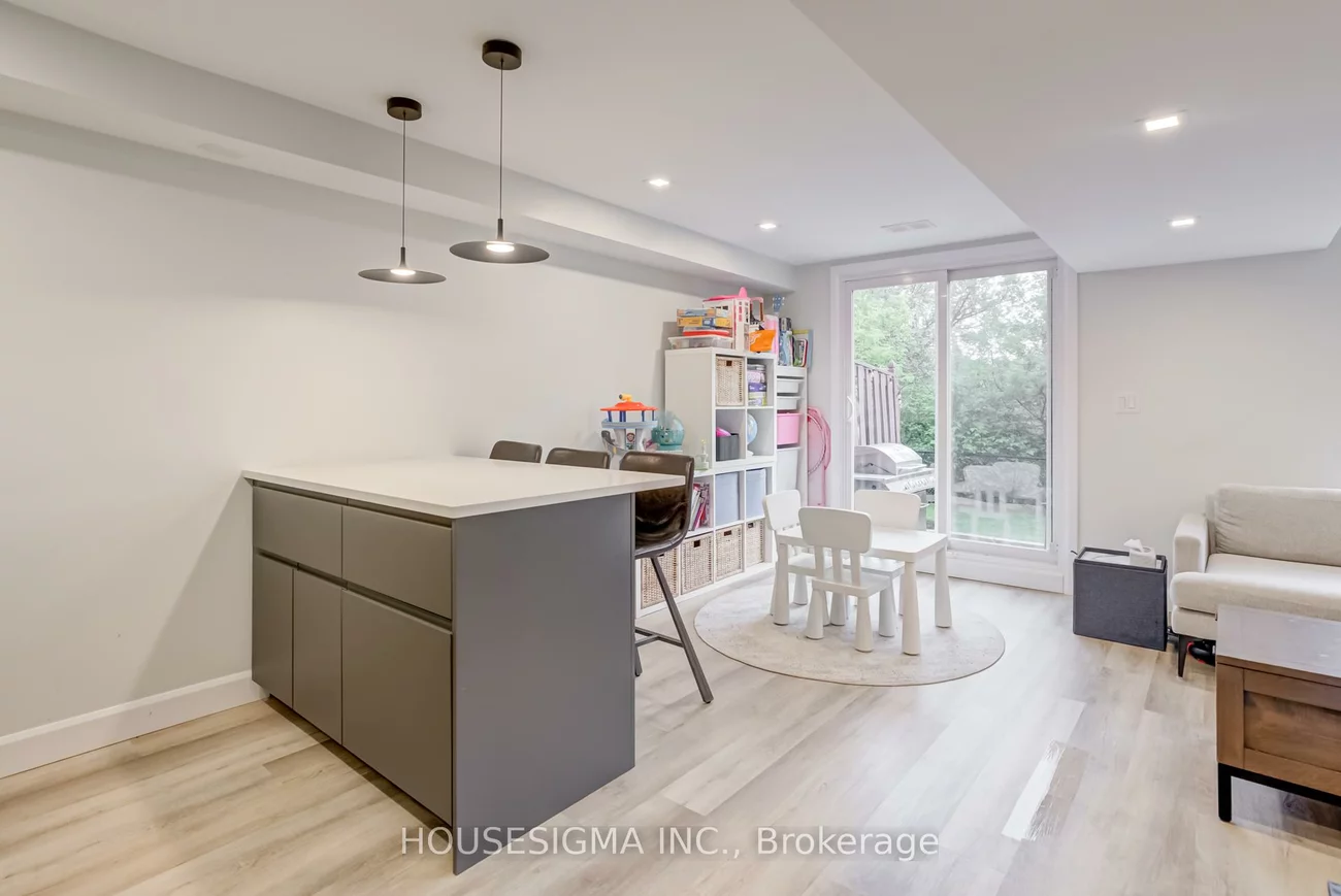 102, Milloy, Aurora Grove, Aurora