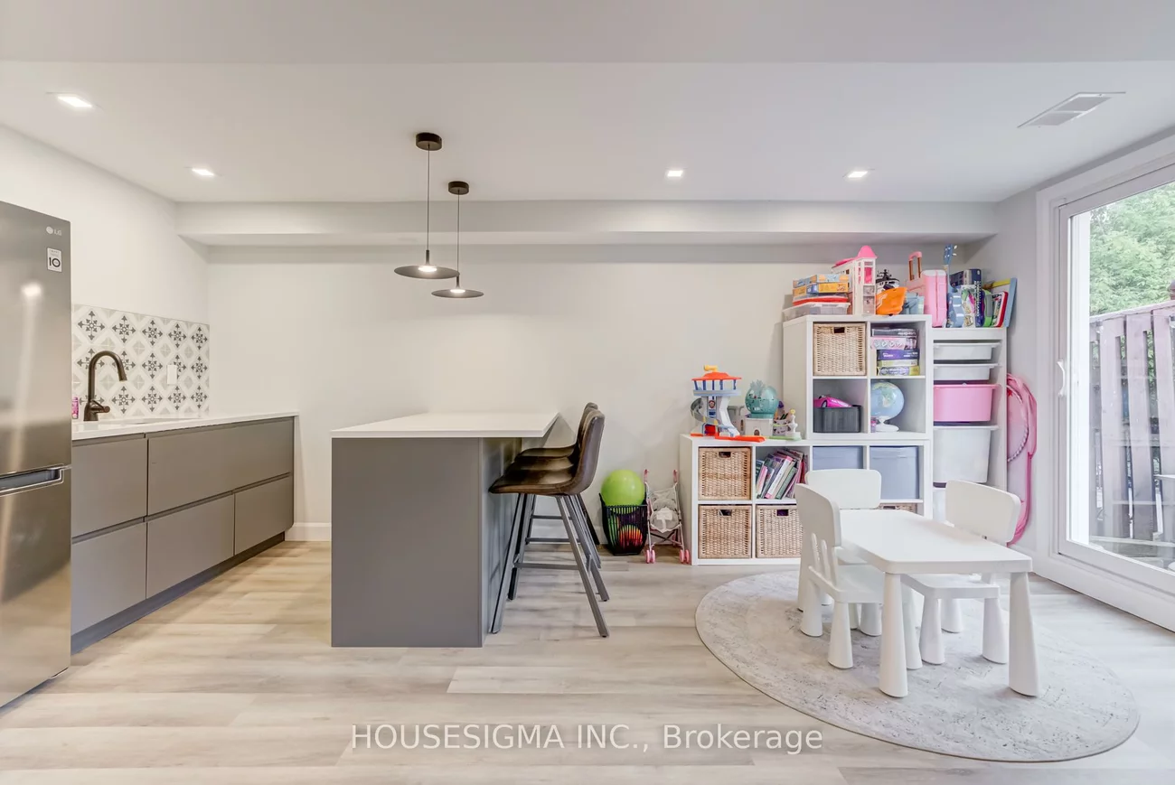 102, Milloy, Aurora Grove, Aurora