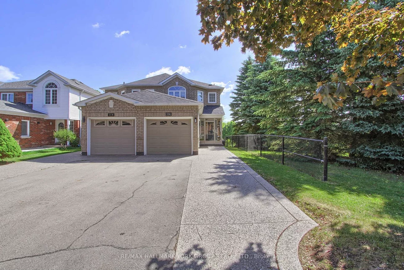 316, Pinnacle, Bayview Wellington, Aurora