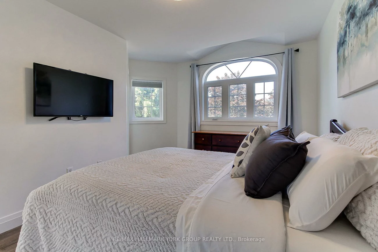 316, Pinnacle, Bayview Wellington, Aurora