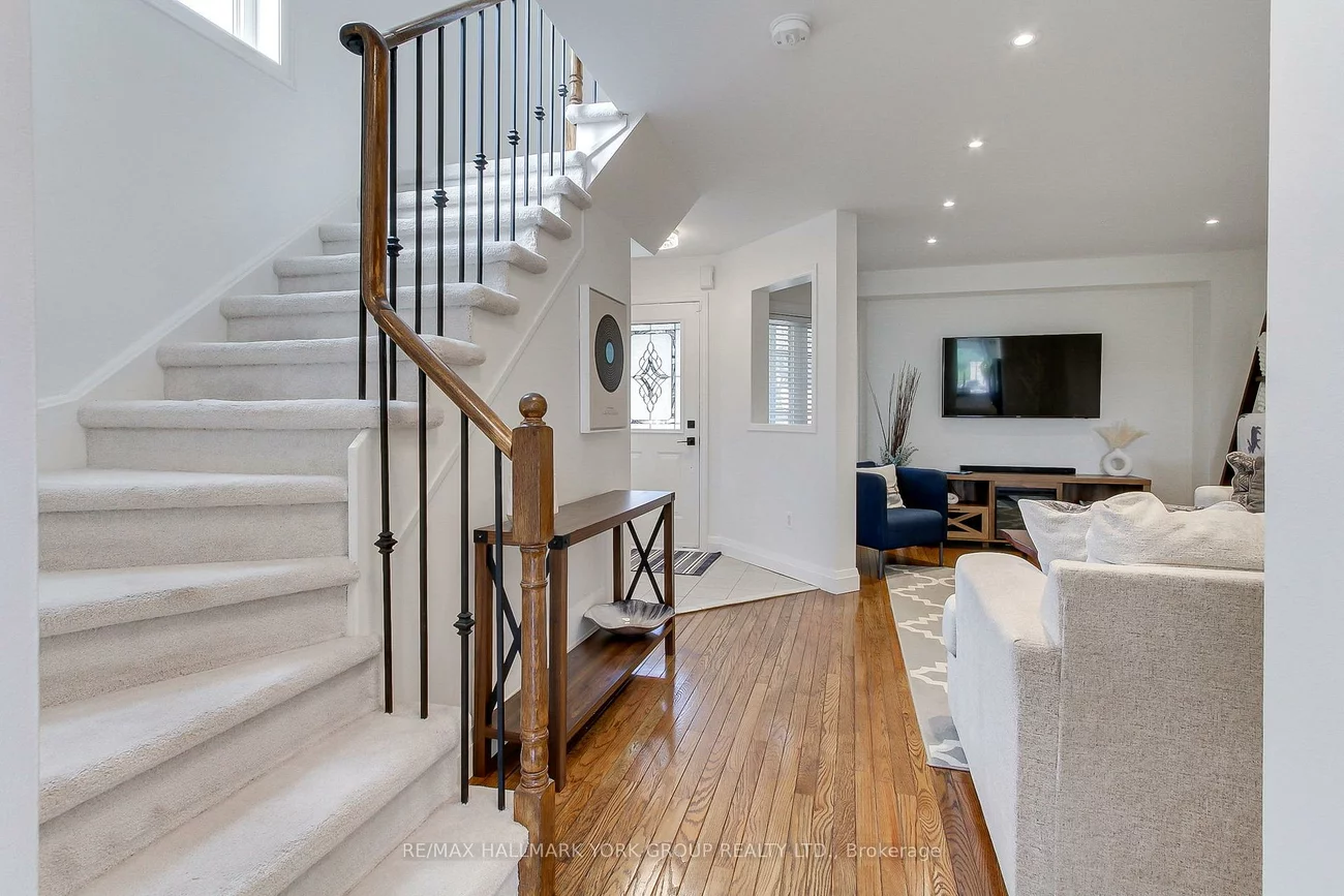 316, Pinnacle, Bayview Wellington, Aurora