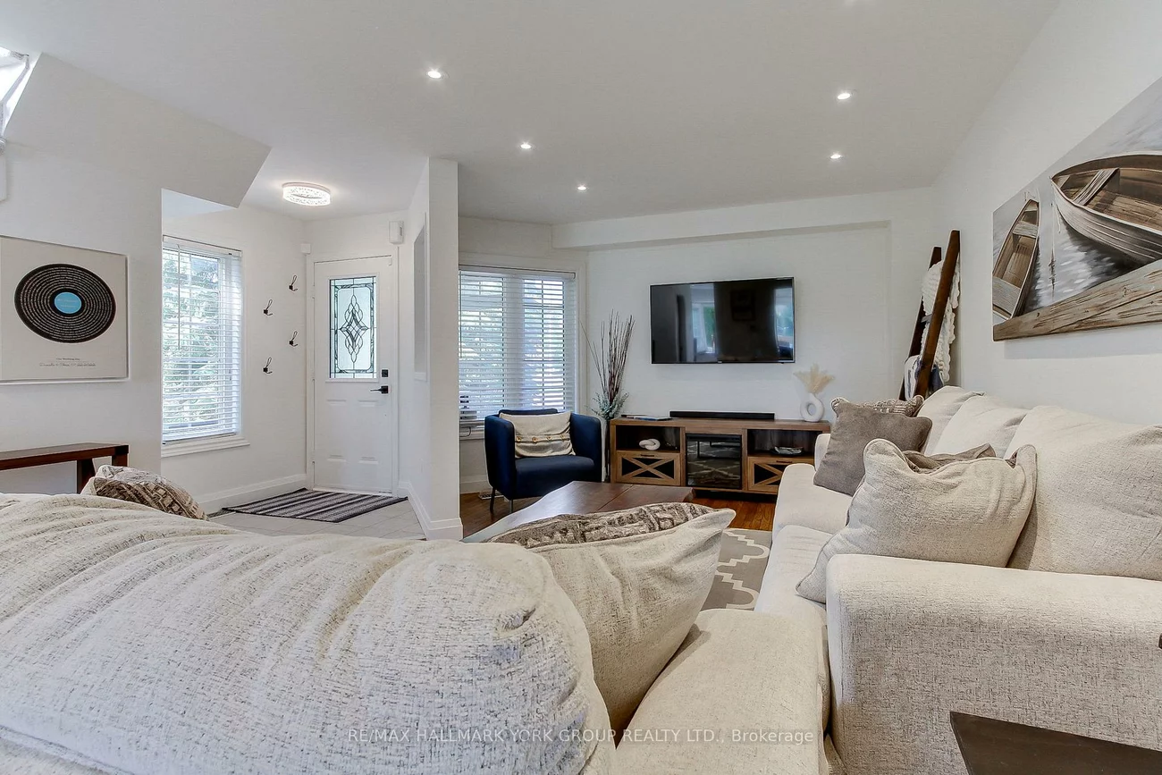316, Pinnacle, Bayview Wellington, Aurora