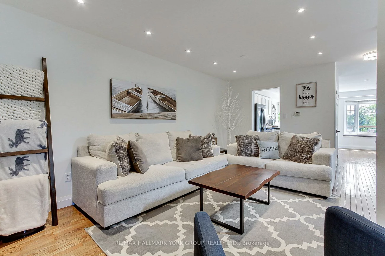 316, Pinnacle, Bayview Wellington, Aurora