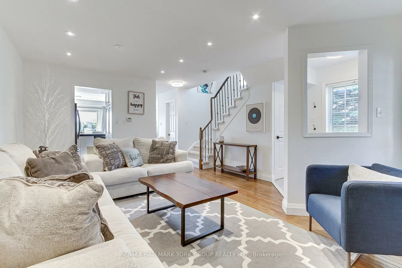 316, Pinnacle, Bayview Wellington, Aurora