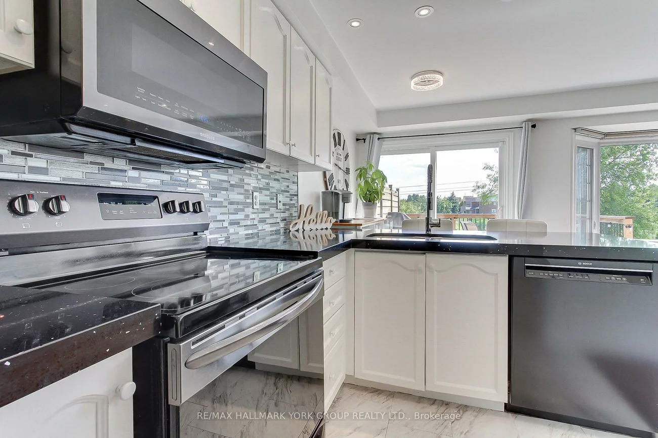 316, Pinnacle, Bayview Wellington, Aurora