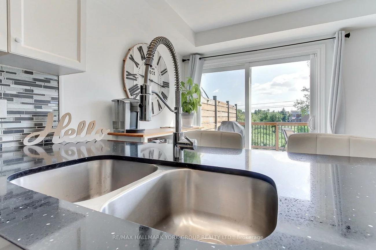 316, Pinnacle, Bayview Wellington, Aurora