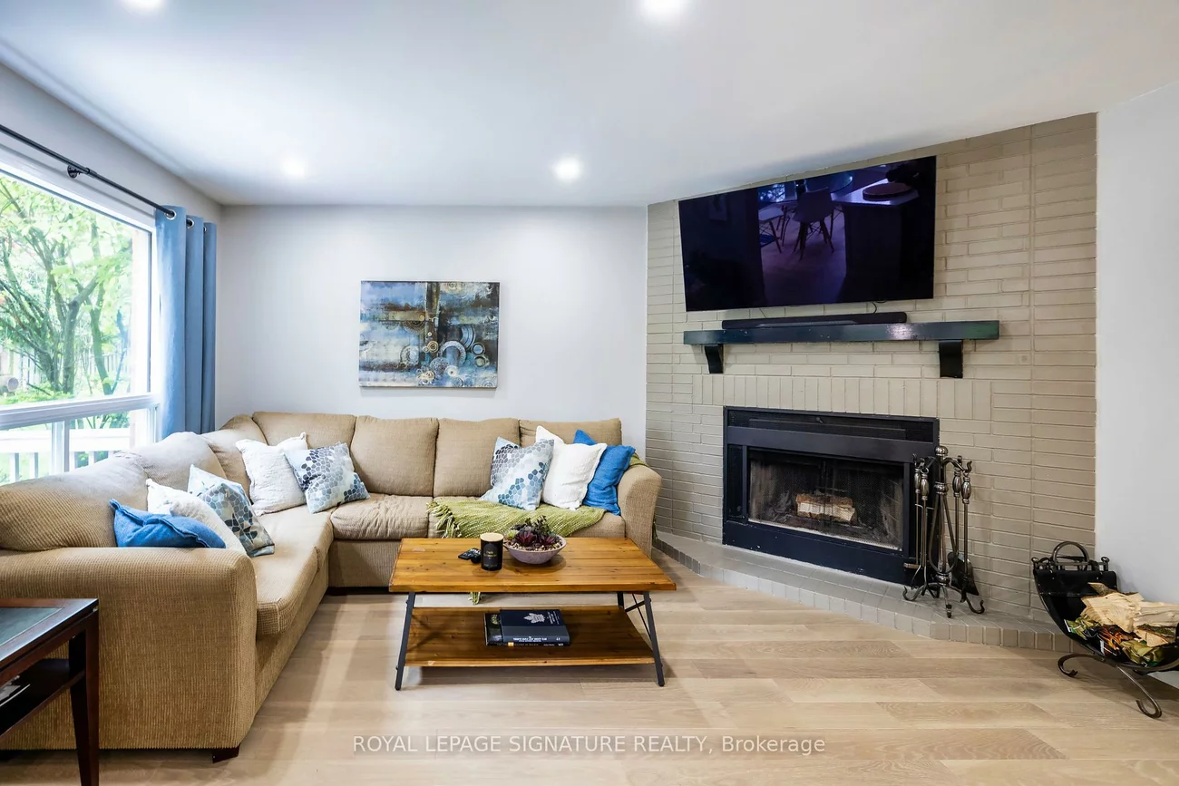 27, Twelve Oaks, Aurora Village, Aurora