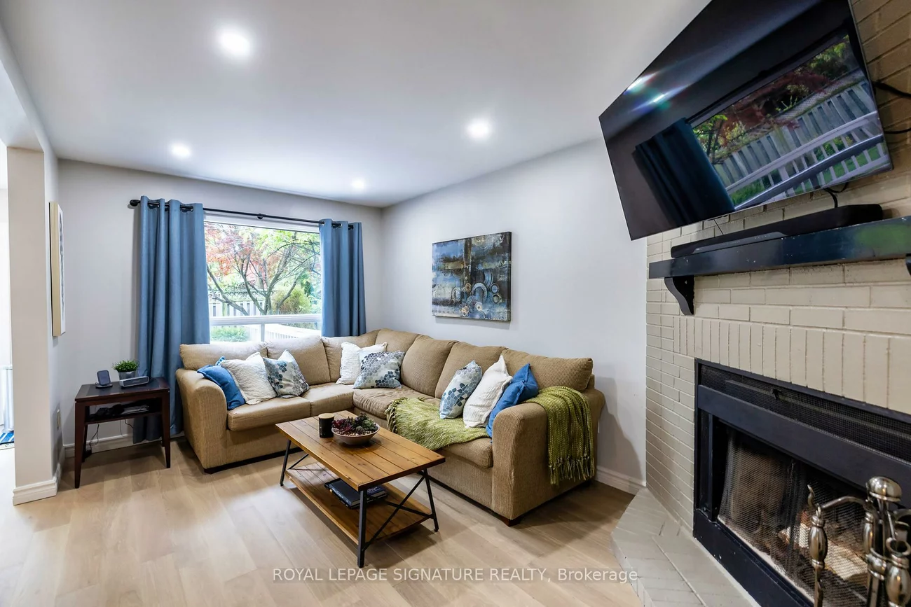 27, Twelve Oaks, Aurora Village, Aurora