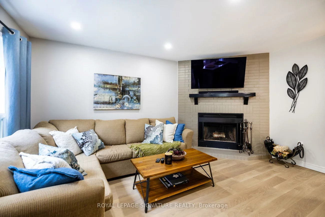27, Twelve Oaks, Aurora Village, Aurora