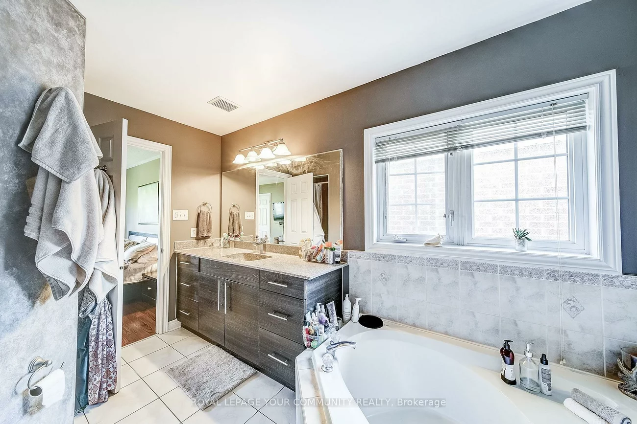 86, Downey, Bayview Wellington, Aurora