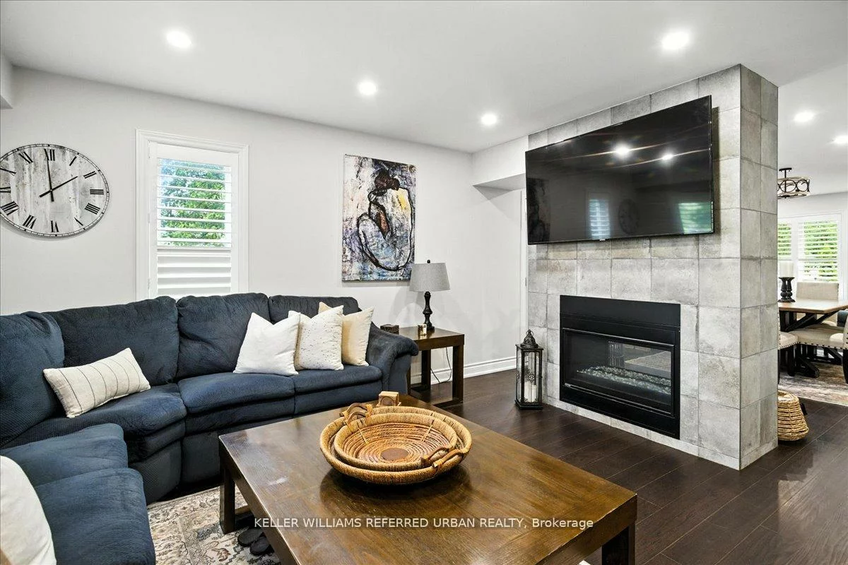 373, Pinnacle, Bayview Wellington, Aurora