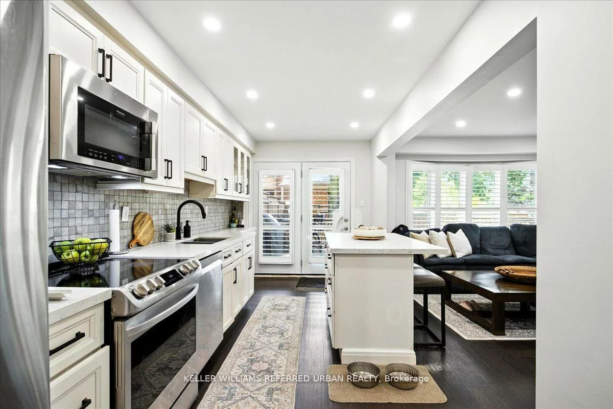 373, Pinnacle, Bayview Wellington, Aurora