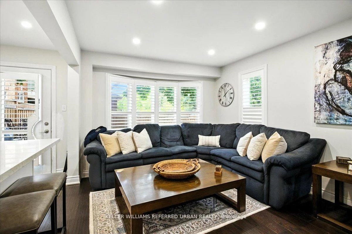 373, Pinnacle, Bayview Wellington, Aurora