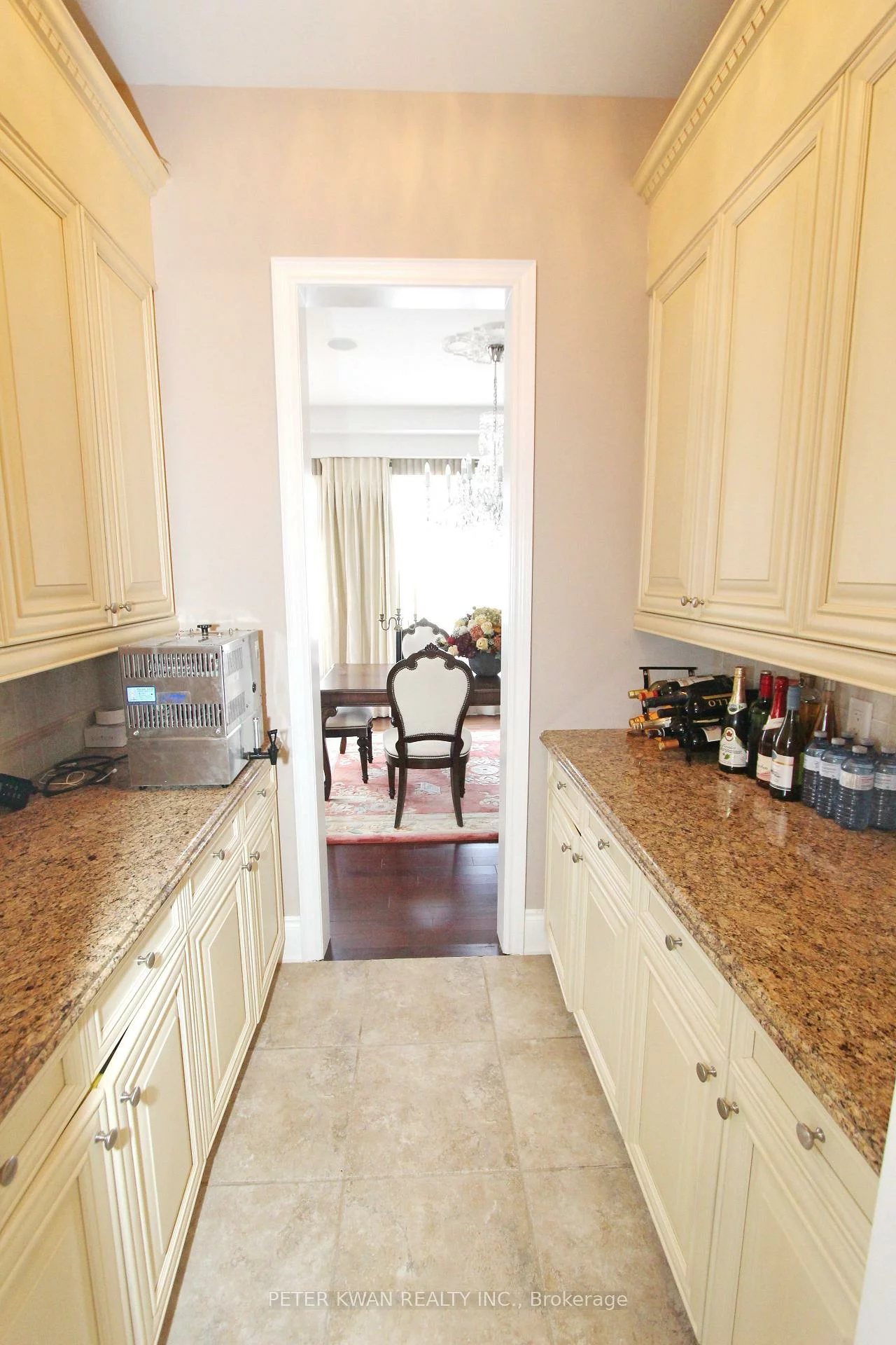 123, Carisbrooke, Bayview Southeast, Aurora