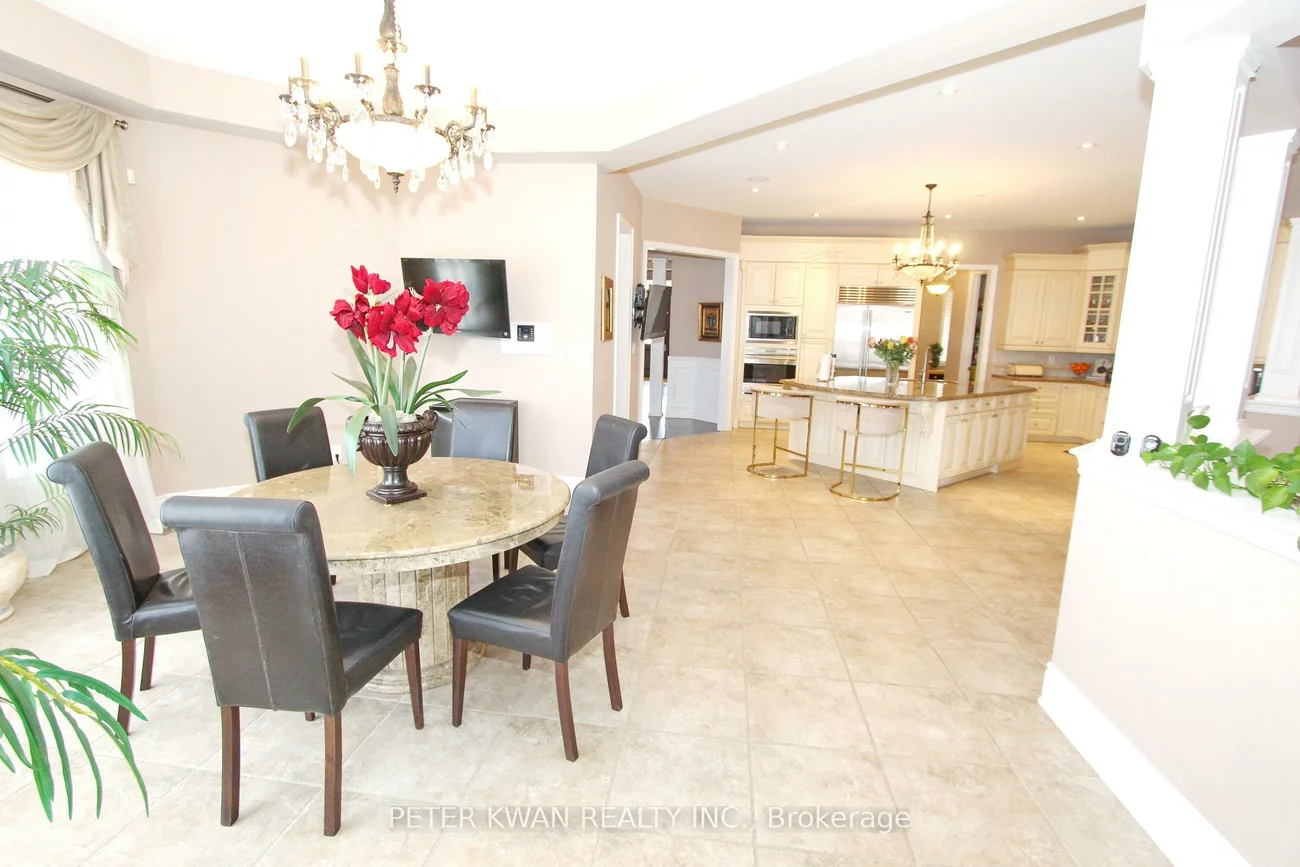 123, Carisbrooke, Bayview Southeast, Aurora