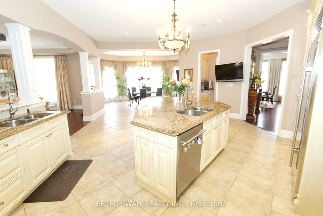 123, Carisbrooke, Bayview Southeast, Aurora