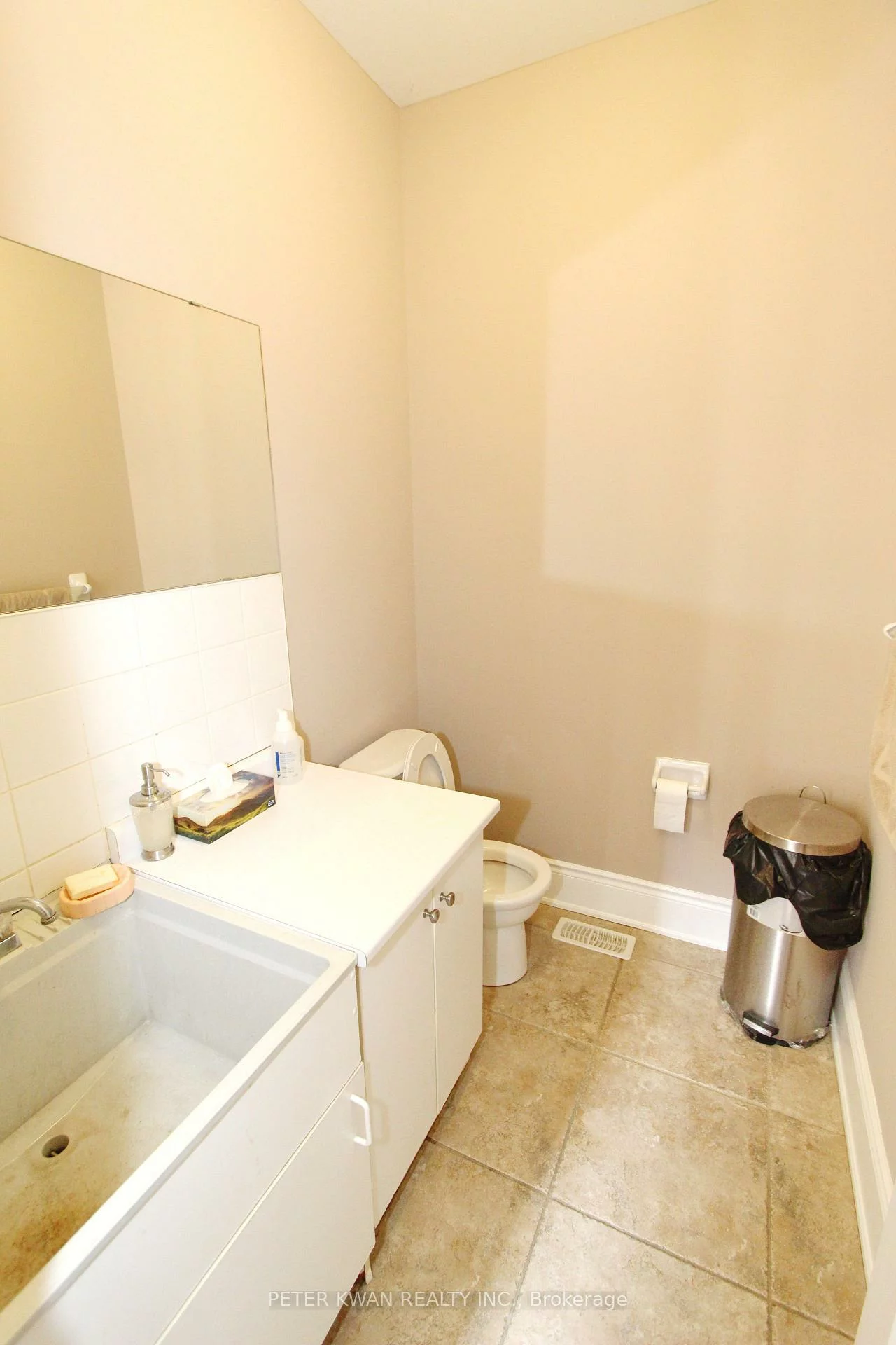 123, Carisbrooke, Bayview Southeast, Aurora